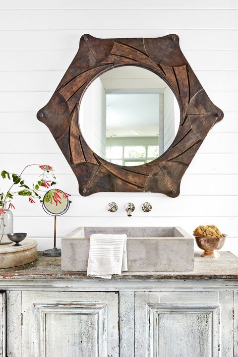 wood bathroom accents