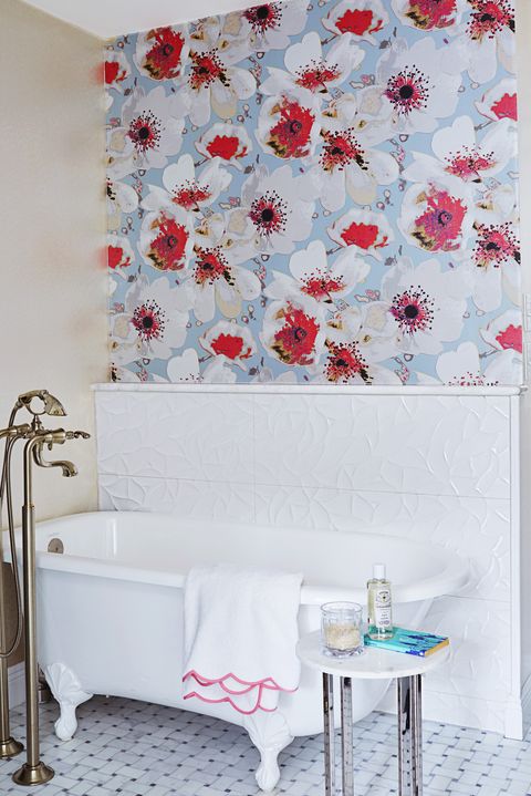 floral wallpaper in bathroom